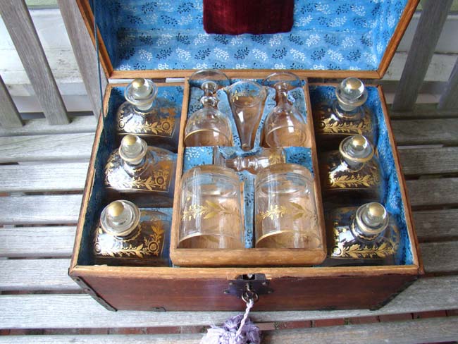 An important late 18th century iron bound oak travelling liquor chest belonging to Gen. Abraham Rose of Long Island having its original and complete set of gilded hand blown glass decanters(12), tumblers, funnel and wine glasses. Spanish circa 1790.  — image 4
